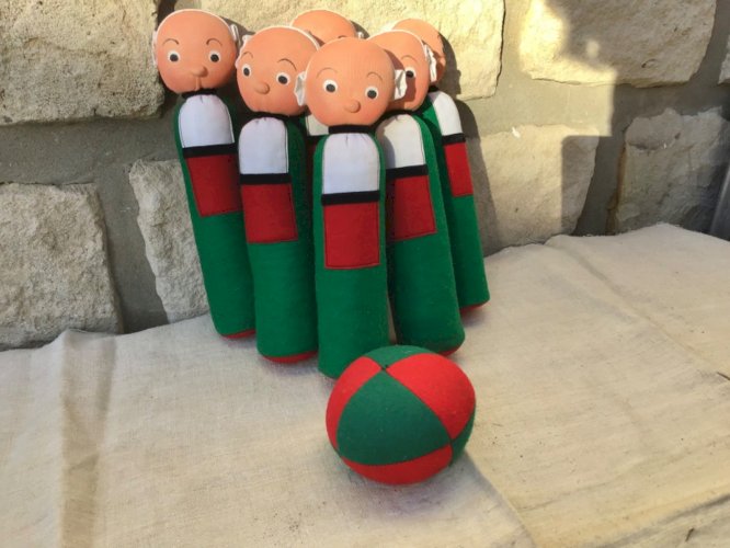 Ancien Jeu de 6 quilles Bécassine en feutrine / tissu vintage Pinchon H 24 cm