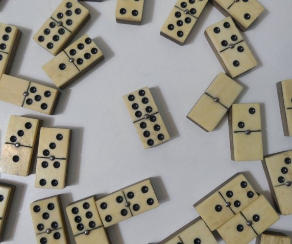 Ancien jeu de dominos en os et bois
