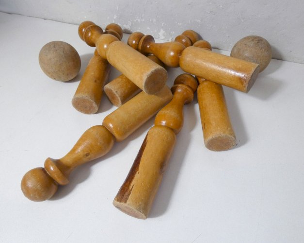 ancien jeu de grandes quilles en bois vintage