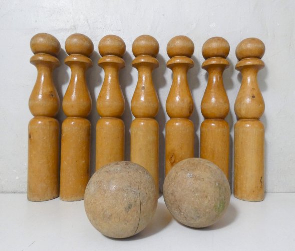 ancien jeu de grandes quilles en bois vintage