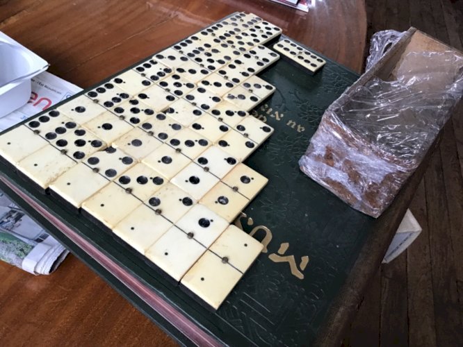 Ancien Jeux De Dominos En Os et ébène complet 5 cm