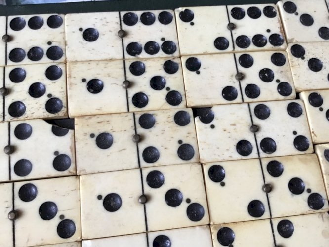 Ancien Jeux De Dominos En Os et ébène complet 5 cm