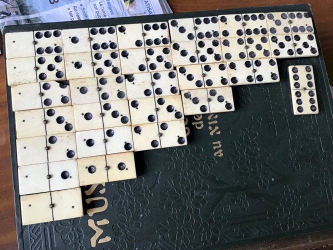 Ancien Jeux De Dominos En Os et ébène complet 5 cm