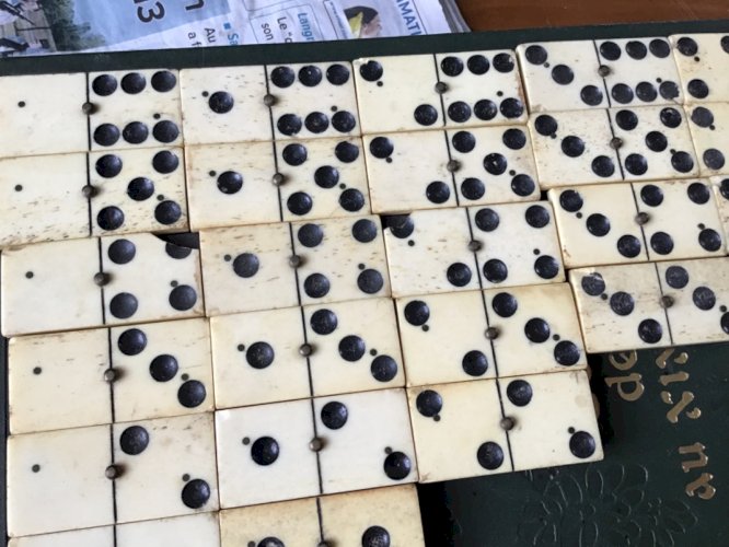 Ancien Jeux De Dominos En Os et ébène complet 5 cm