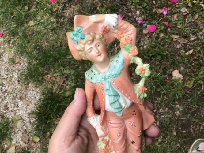 Ancien joli petit figurine sujet en Biscuit porcelaine  Enfant jeune garçon ht24