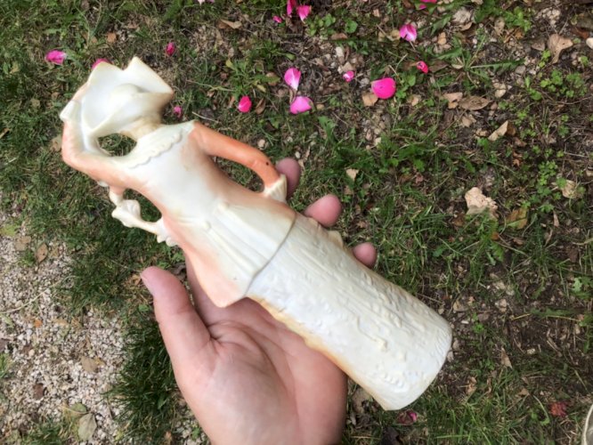 Ancien joli petit figurine sujet en Biscuit porcelaine  Enfant jeune garçon ht24