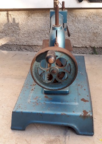 Ancien jouet machine à coudre