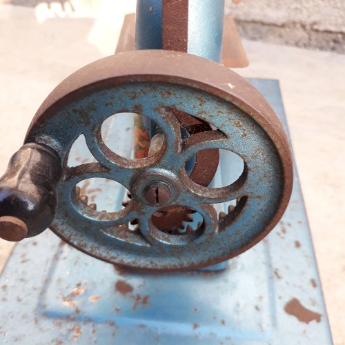 Ancien jouet machine à coudre