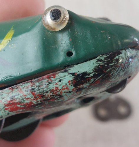 Ancien jouet mécanique, grenouille à clé, en tôle