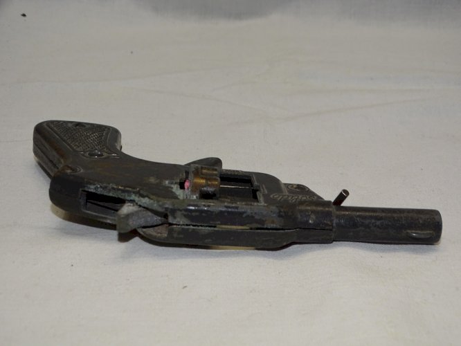 -ANCIEN JOUET SOLIDO en ZAMAC REVOLVER A AMORCES A BARILLET TOURNANT  VITRINE  D