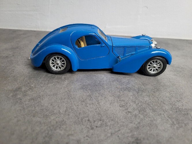 ANCIEN JOUET VOITURE BURAGO BUGATTI ATLANTIC 1936 N° 10