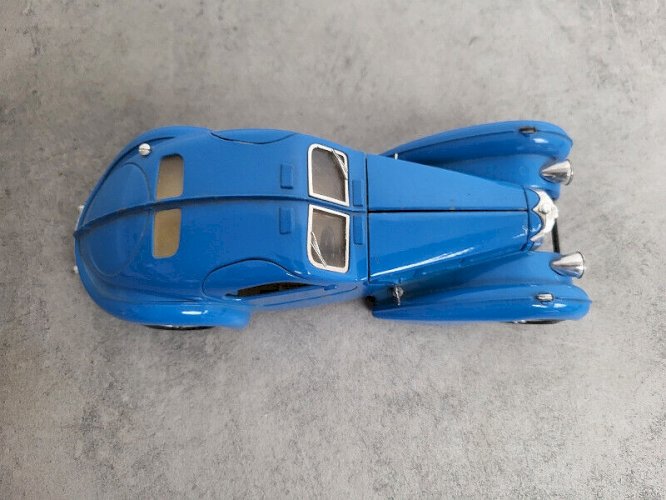 ANCIEN JOUET VOITURE BURAGO BUGATTI ATLANTIC 1936 N° 10