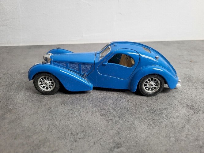 ANCIEN JOUET VOITURE BURAGO BUGATTI ATLANTIC 1936 N° 10