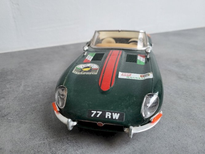 ANCIEN JOUET VOITURE BURAGO JAGUAR E 1961 N° 25