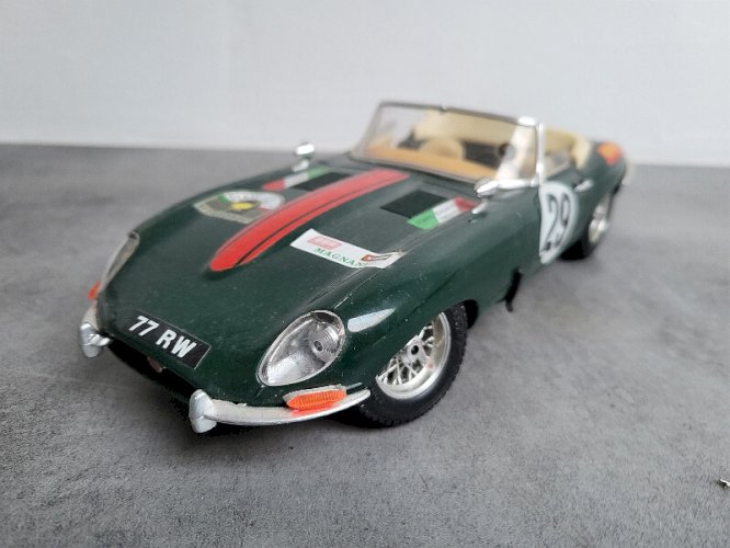 ANCIEN JOUET VOITURE BURAGO JAGUAR E 1961 N° 25