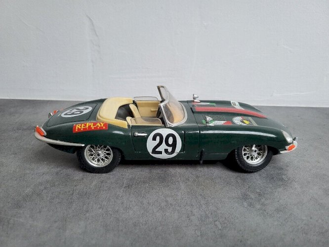 ANCIEN JOUET VOITURE BURAGO JAGUAR E 1961 N° 25