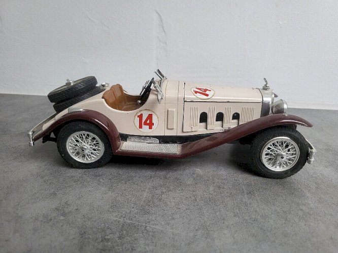 ANCIEN JOUET VOITURE BURAGO MERCEDES BENZ N° 18