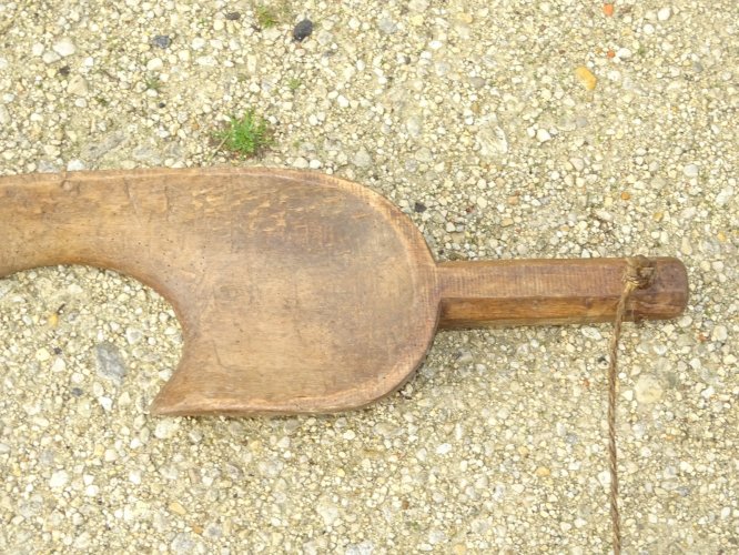 -ANCIEN JOUG D'HOMME PORTEUR D'EAU AVEC SUPERBES CROCHETS FER FORGE   D