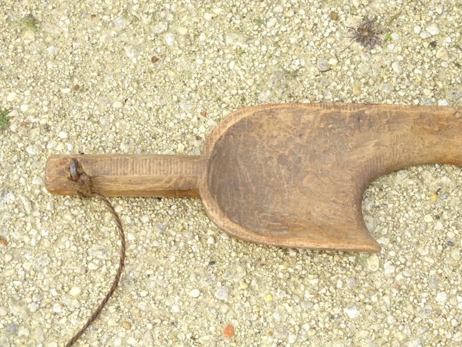 -ANCIEN JOUG D'HOMME PORTEUR D'EAU AVEC SUPERBES CROCHETS FER FORGE   D