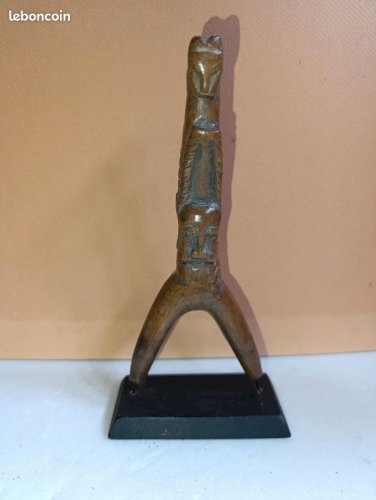 Ancien lance pierre en bois scuptee baoule cote dvoire? En etat correct (made in chiner)