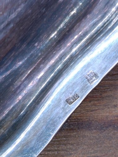 ancien legumier en metal argente poincon 20g et à reconnaitre en etat correct