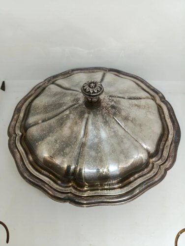 ancien legumier en metal argente poincon 20g et à reconnaitre en etat correct