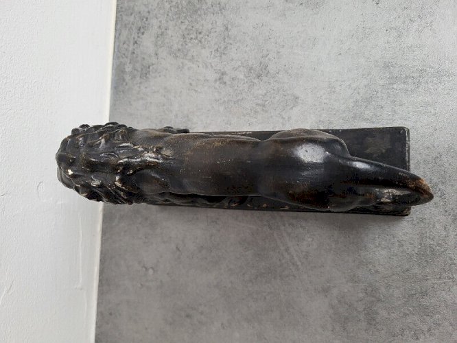 ANCIEN LION EN PLATRE
