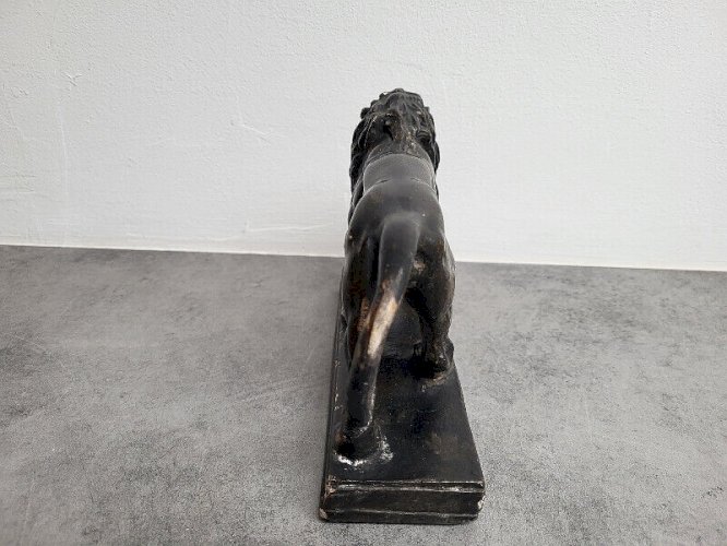 ANCIEN LION EN PLATRE