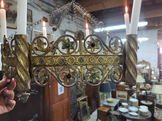 ANCIEN LUSTRE NEO GOTHIQUE EN BRONZE A 6 BOUGIES