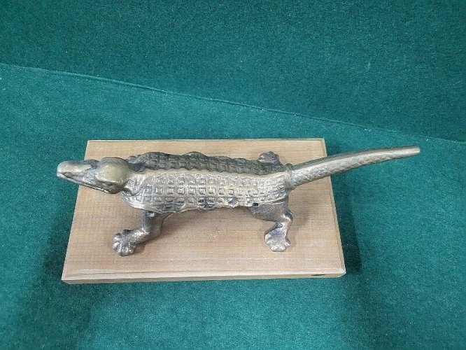 ANCIEN MACHE BOUCHON DE PHARMACIE EN BRONZE