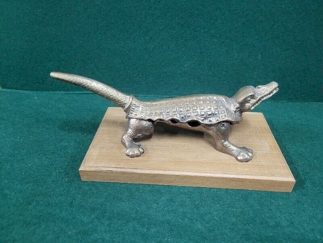 ANCIEN MACHE BOUCHON DE PHARMACIE EN BRONZE