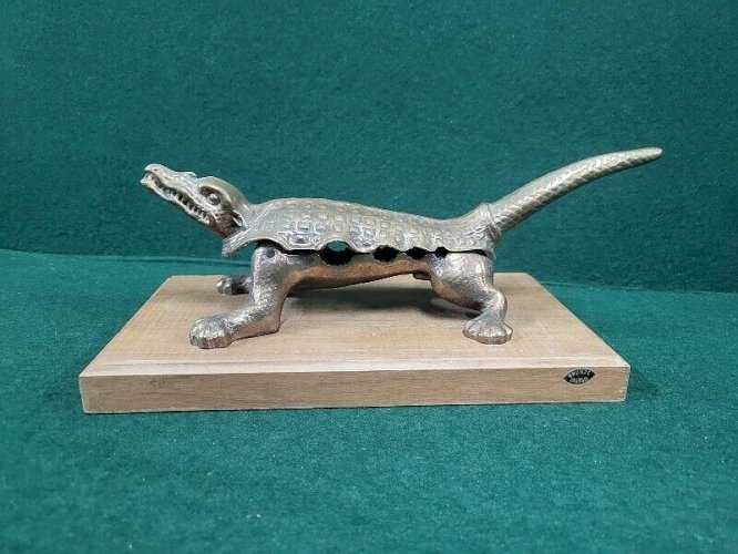ANCIEN MACHE BOUCHON DE PHARMACIE EN BRONZE