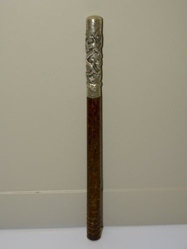 -ANCIEN MANCHE OMBRELLE INDOCHINE BOUT ARGENT REPOUSSE décor DRAGON & Idéogramme