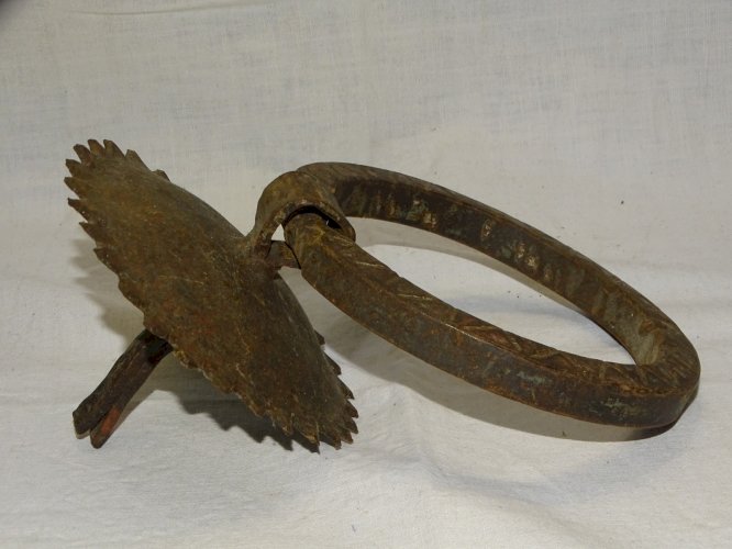 - ANCIEN MARTEAU HEURTOIR DE PORTE en FER FORGE AFRIQUE DU NORD DECO   D