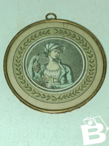 ancien medaillon 19eme siecle ? en bon etat general mais verre cassé*