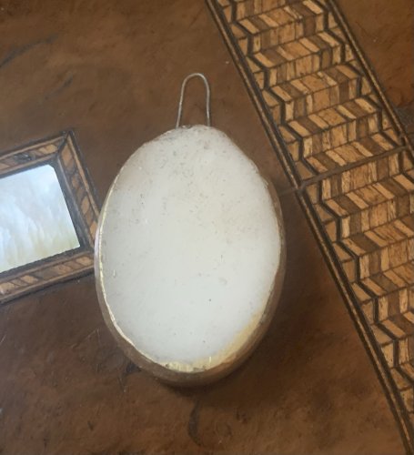 ancien médaillon  mural pendentif à l'angelot en cire peinte