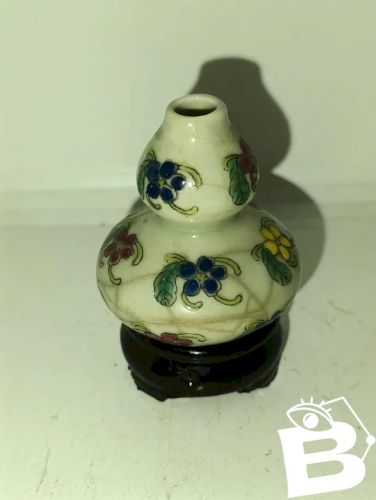 ancien mini vase craquelé asiatique couleur celadon sur support en bon etat