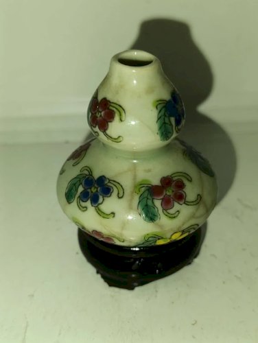 ancien mini vase craquelé asiatique couleur celadon sur support en bon etat