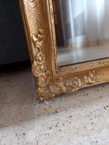 ancien miroir en bois sculpte en bon etat