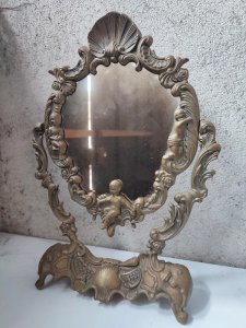 ancien miroir en bronze a decor de cherubin en bon etat