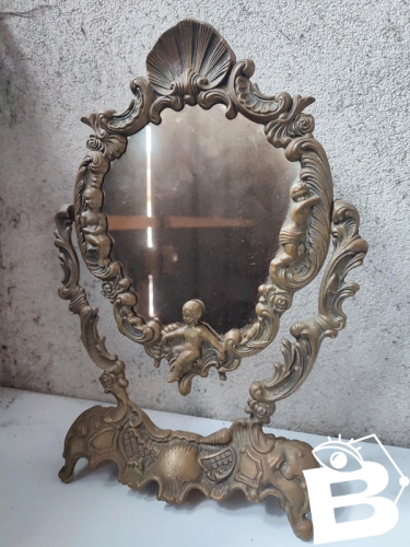 ancien miroir en bronze a decor de cherubin en bon etat