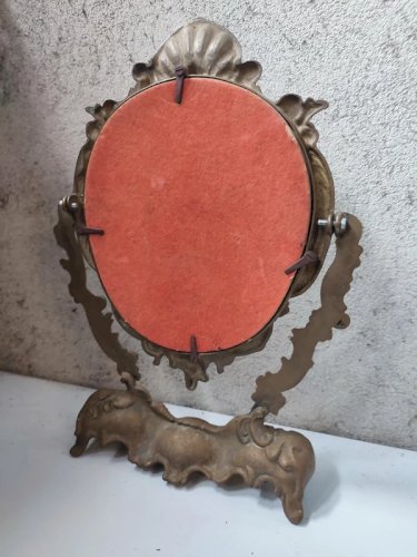ancien miroir en bronze a decor de cherubin en bon etat