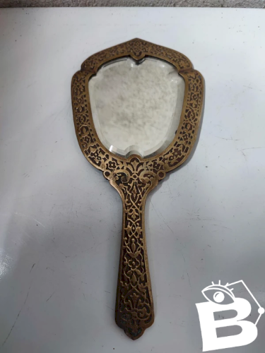 ancien miroir en bronze ou laiton avec verre biseautée en bon etat