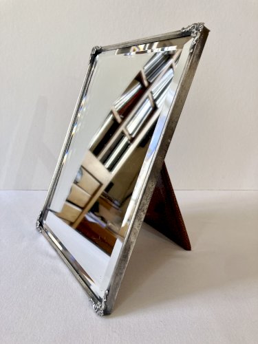 Ancien miroir encadré, verre biseauté et cadre en métal argenté, années 1930-1940
