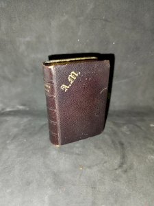 ancien missel paroissien romain contenant les offices des dimanches en bon etat