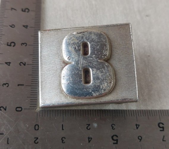 Ancien monogramme / sigle / emblème / logo, Renault 8 ^