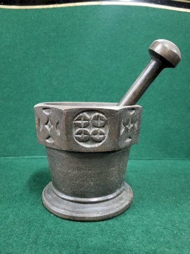ANCIEN MORTIER AVEC SON PILON EN FONTE APOTHICAIRE N°2