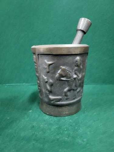 ANCIEN MORTIER AVEC SON PILON EN FONTE APOTHICAIRE N°4