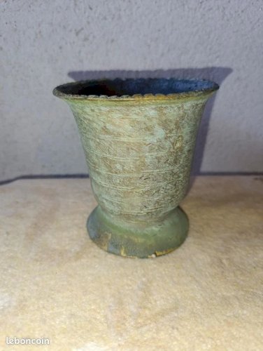 Ancien mortier -pilon en bronze dorigine africain en bon etat