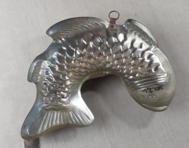 Ancien moule poisson en cuivre étamé